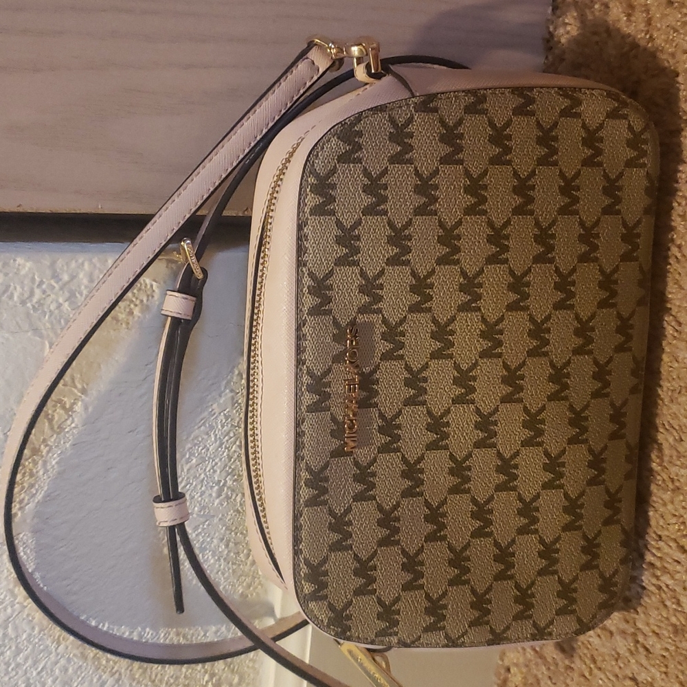 Micheal kors crossbody